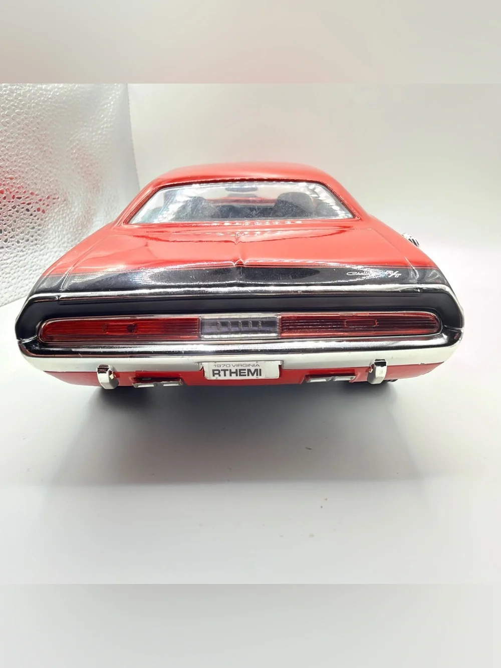 10A ERTL American Muscle - 1970 DODGE CHALLENGER R/T HEMI Red 1/18 Loose No Box